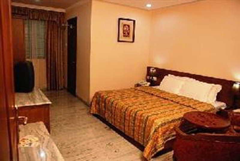 Grand Seasons Hotel Kochi Exterior foto
