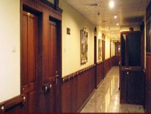 Grand Seasons Hotel Kochi Exterior foto